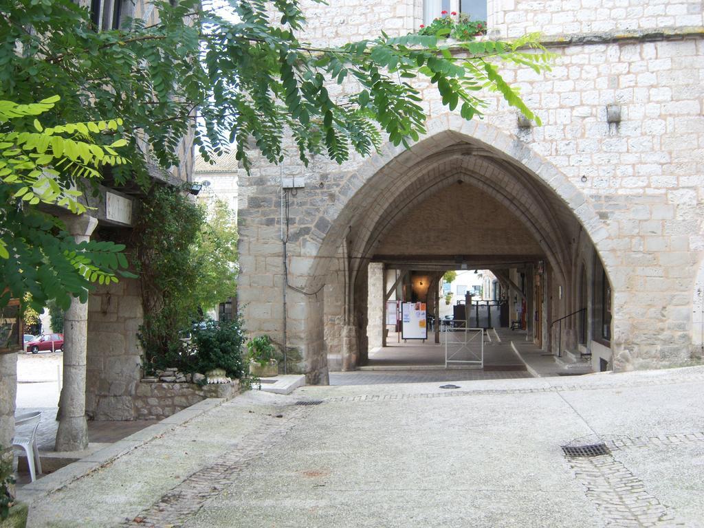 Petit Gite Des Augustins Monflanquin Buitenkant foto