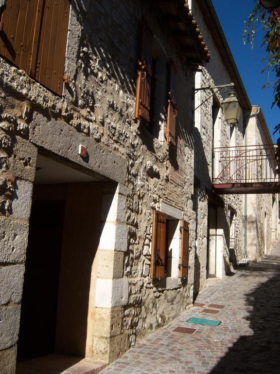 Petit Gite Des Augustins Monflanquin Buitenkant foto