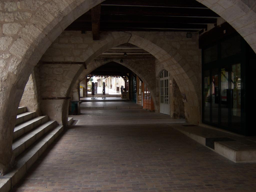 Petit Gite Des Augustins Monflanquin Buitenkant foto